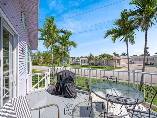 802 Nettles Boulevard, Jensen Beach, FL 34957