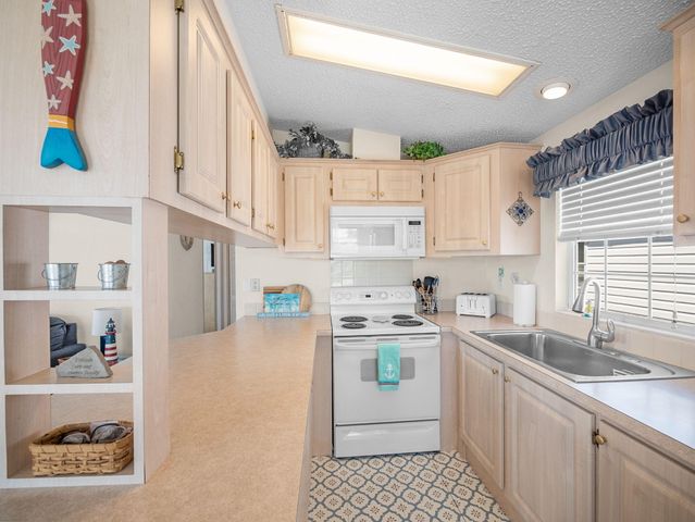 802 Nettles Boulevard, Jensen Beach, FL 34957