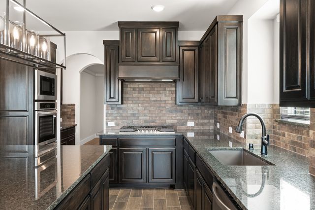 421 Willie Way, Burleson, TX 76028