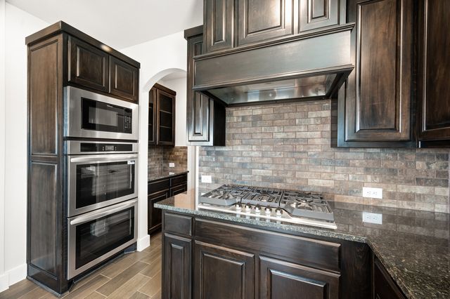 421 Willie Way, Burleson, TX 76028