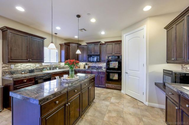 3436 Laurashawn Ln, Escondido, CA 92026