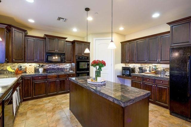 3436 Laurashawn Ln, Escondido, CA 92026