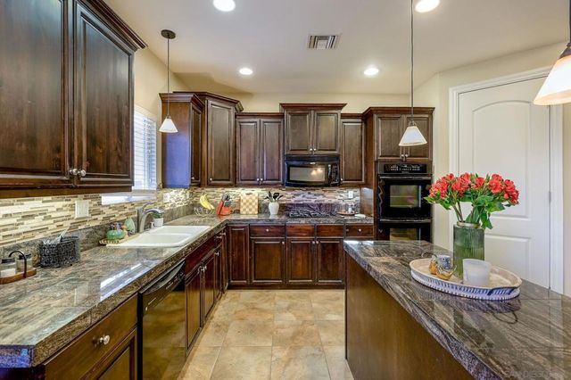 3436 Laurashawn Ln, Escondido, CA 92026