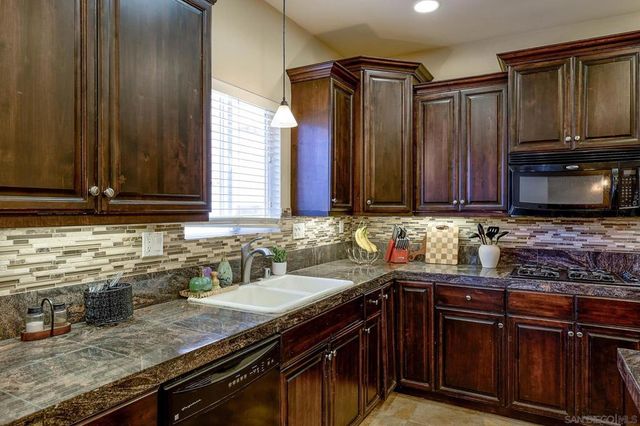 3436 Laurashawn Ln, Escondido, CA 92026