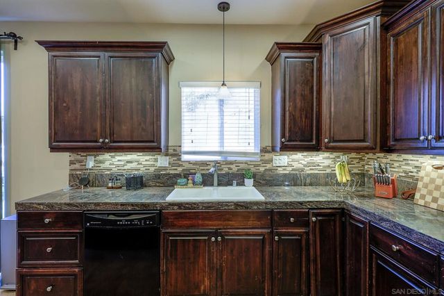 3436 Laurashawn Ln, Escondido, CA 92026