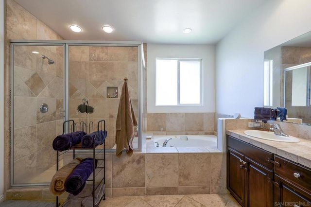 3436 Laurashawn Ln, Escondido, CA 92026