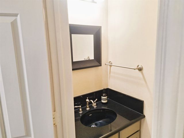 408 Santa Fe Trail 61, Irving, TX 75063