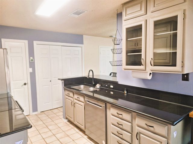 408 Santa Fe Trail 61, Irving, TX 75063