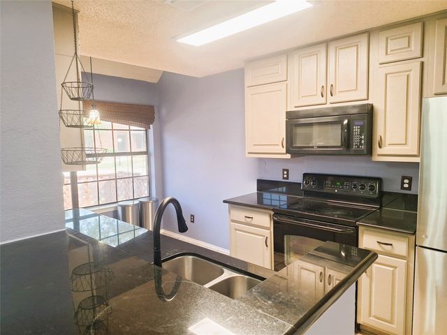 408 Santa Fe Trail 61, Irving, TX 75063