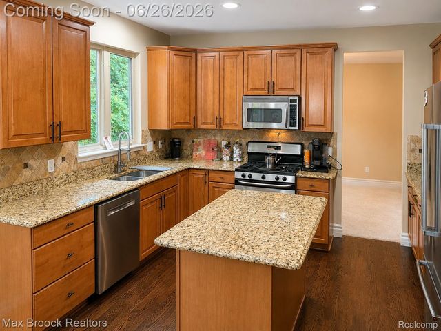 3238 Terra Court, Wixom, MI 48393