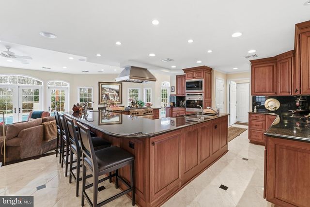 304 CHESAPEAKE DR, Great Falls, VA 22066