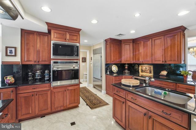 304 CHESAPEAKE DR, Great Falls, VA 22066