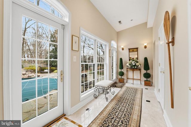 304 CHESAPEAKE DR, Great Falls, VA 22066