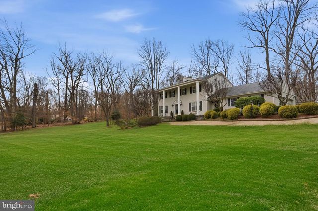 304 CHESAPEAKE DR, Great Falls, VA 22066