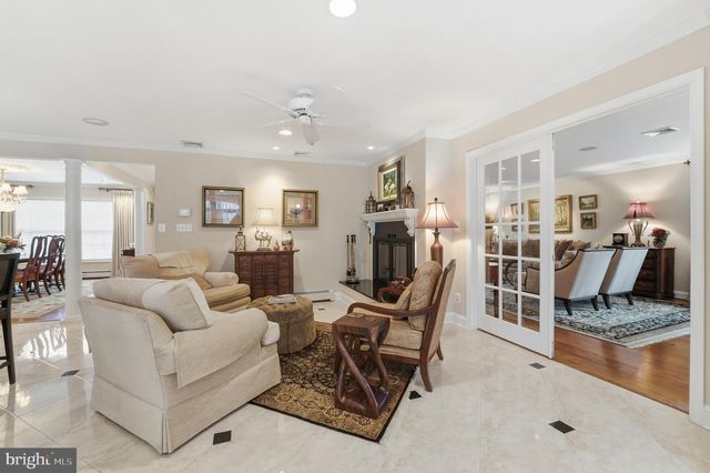 304 CHESAPEAKE DR, Great Falls, VA 22066