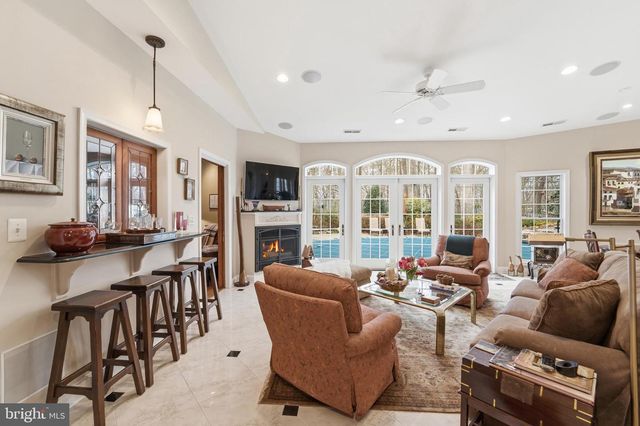 304 CHESAPEAKE DR, Great Falls, VA 22066