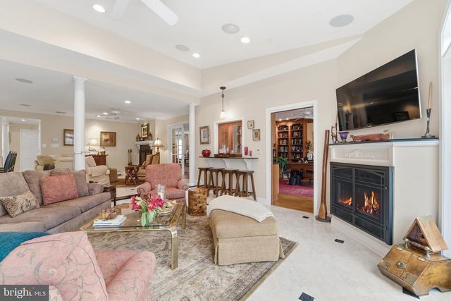 304 CHESAPEAKE DR, Great Falls, VA 22066