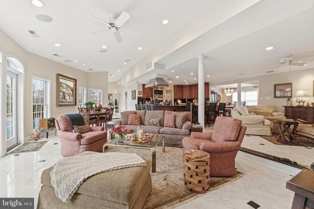 304 CHESAPEAKE DR, Great Falls, VA 22066