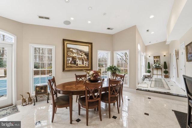 304 CHESAPEAKE DR, Great Falls, VA 22066