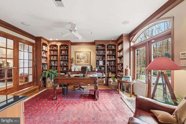 304 CHESAPEAKE DR, Great Falls, VA 22066