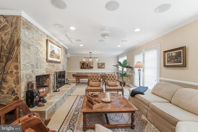 304 CHESAPEAKE DR, Great Falls, VA 22066