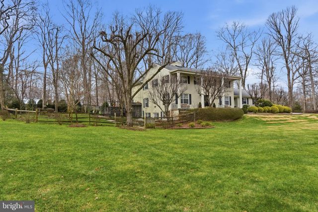 304 CHESAPEAKE DR, Great Falls, VA 22066