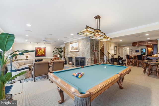 304 CHESAPEAKE DR, Great Falls, VA 22066