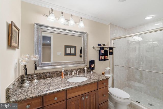 304 CHESAPEAKE DR, Great Falls, VA 22066