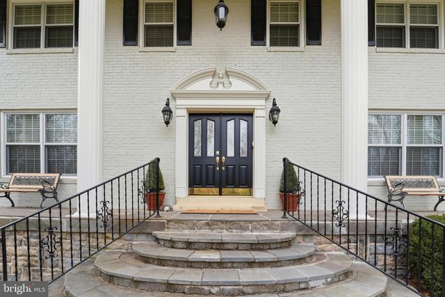 304 CHESAPEAKE DR, Great Falls, VA 22066