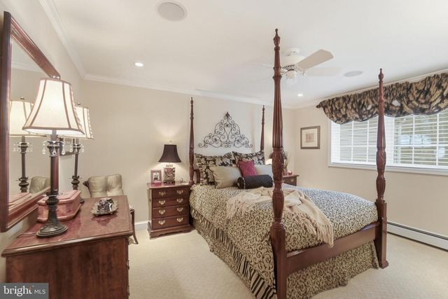 304 CHESAPEAKE DR, Great Falls, VA 22066