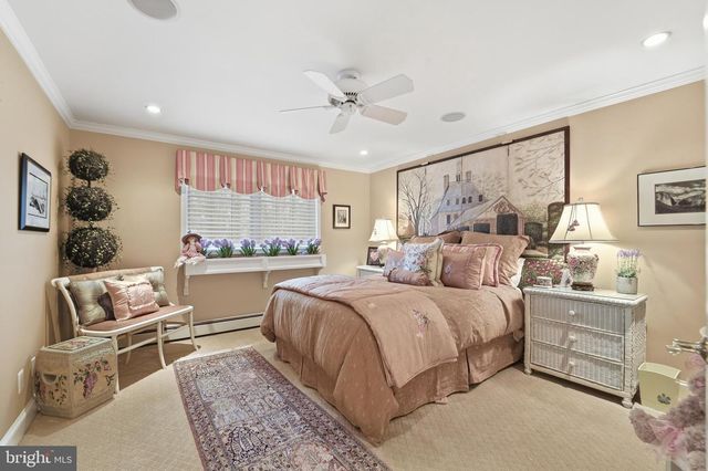 304 CHESAPEAKE DR, Great Falls, VA 22066