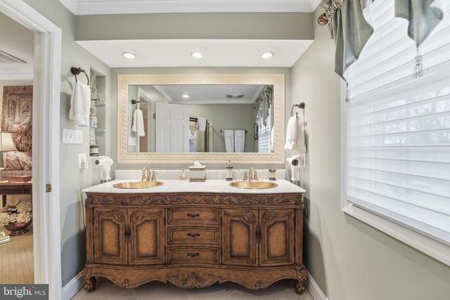 304 CHESAPEAKE DR, Great Falls, VA 22066