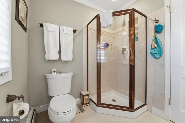 304 CHESAPEAKE DR, Great Falls, VA 22066