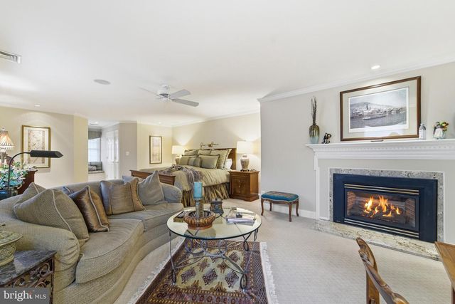 304 CHESAPEAKE DR, Great Falls, VA 22066