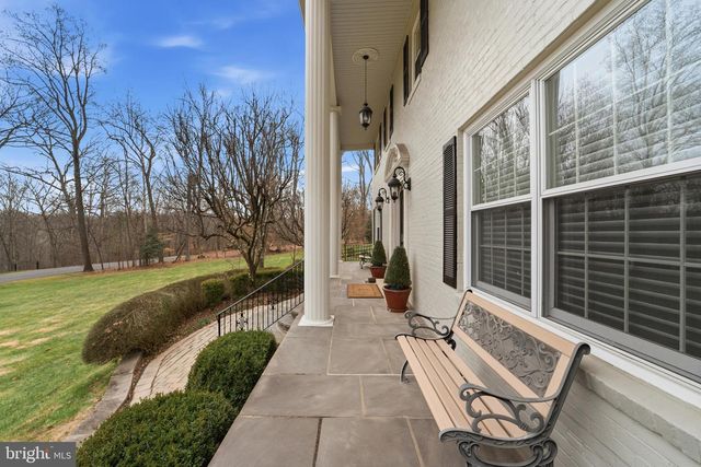 304 CHESAPEAKE DR, Great Falls, VA 22066