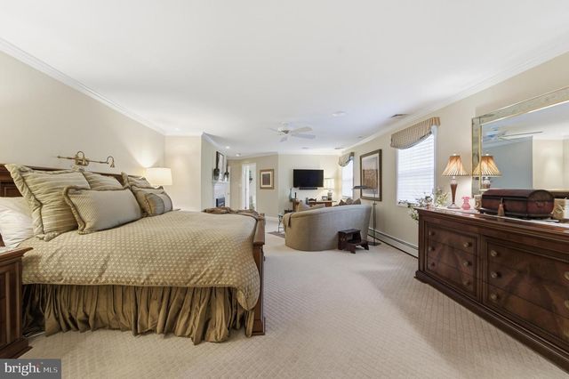 304 CHESAPEAKE DR, Great Falls, VA 22066