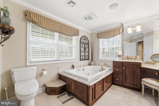 304 CHESAPEAKE DR, Great Falls, VA 22066