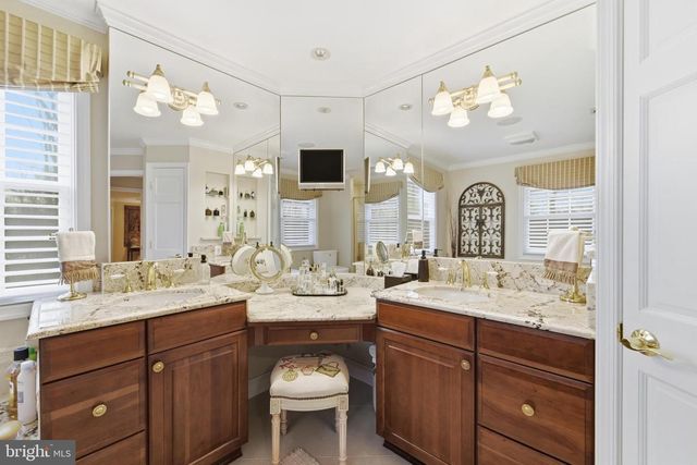 304 CHESAPEAKE DR, Great Falls, VA 22066