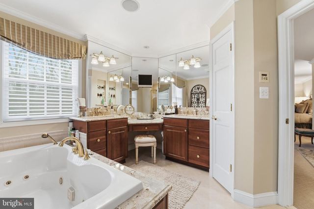 304 CHESAPEAKE DR, Great Falls, VA 22066