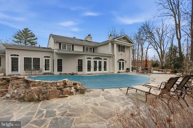 304 CHESAPEAKE DR, Great Falls, VA 22066