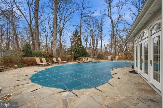 304 CHESAPEAKE DR, Great Falls, VA 22066