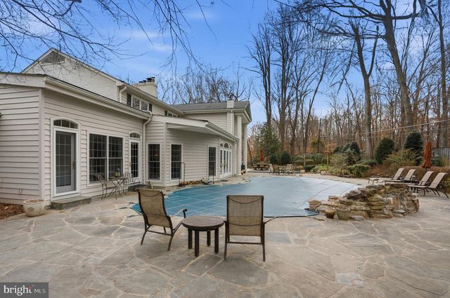 304 CHESAPEAKE DR, Great Falls, VA 22066