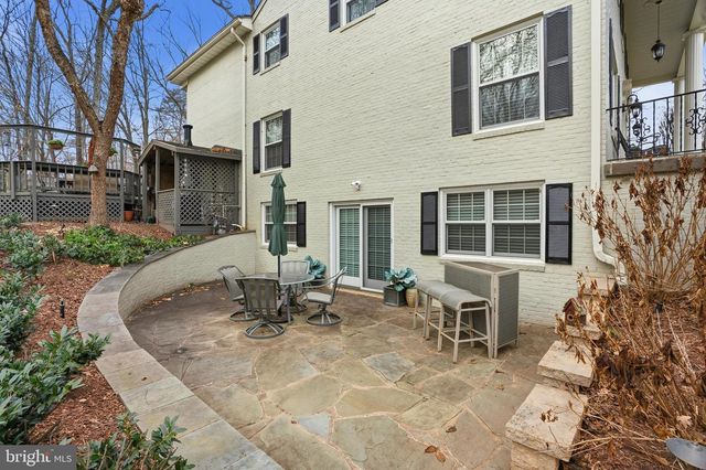 304 CHESAPEAKE DR, Great Falls, VA 22066