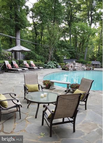 304 CHESAPEAKE DR, Great Falls, VA 22066