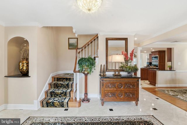 304 CHESAPEAKE DR, Great Falls, VA 22066