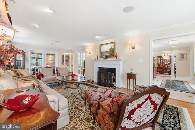 304 CHESAPEAKE DR, Great Falls, VA 22066