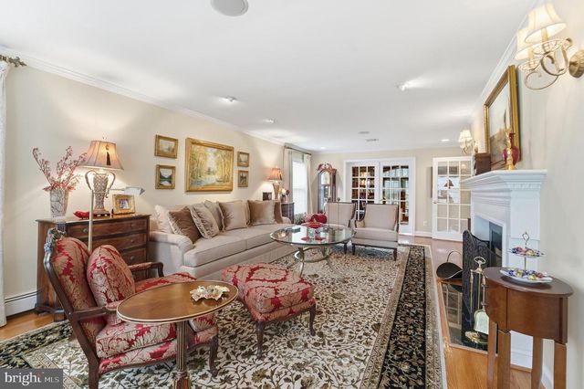 304 CHESAPEAKE DR, Great Falls, VA 22066