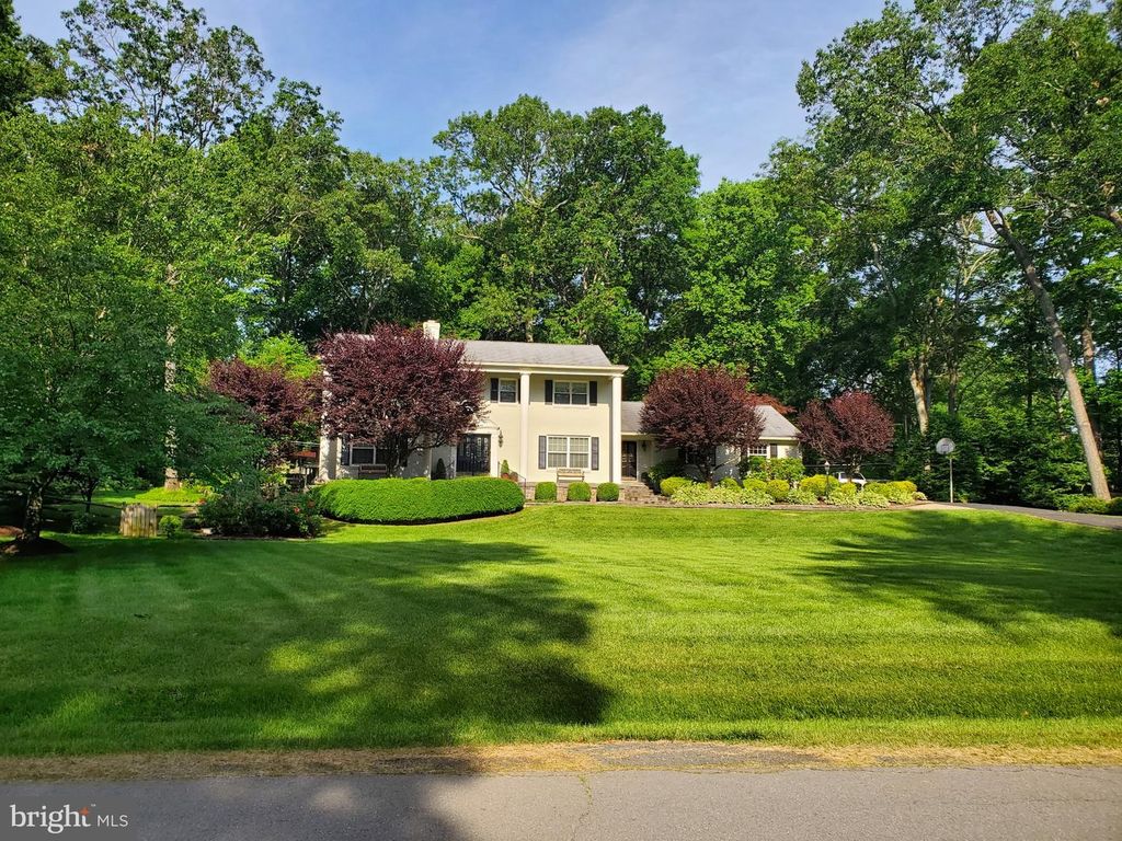 304 CHESAPEAKE DR, Great Falls, VA 22066