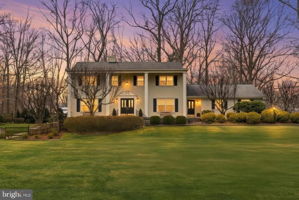 304 CHESAPEAKE DR, Great Falls, VA 22066