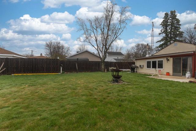 2021 SHERIDAN STREET, Oshkosh, WI 54901